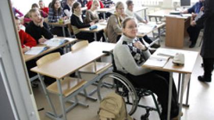 Pirmoji gimnazija, pritaikyta neįgaliesiems