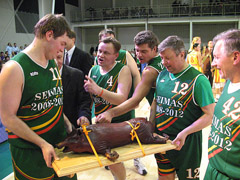 LMKL merginoms — premija, seimūnams — paršelis LMKL merginoms — premija, seimūnams — paršelis
