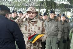 Į Afganistaną išskrido trečioji karių mokymo grupė Į Afganistaną išskrido trečioji karių mokymo grupė