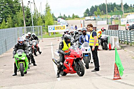Motociklininkus kvies lakstyti ne gatvėmis, o lenktynių trasoje Motociklininkus kvies lakstyti ne gatvėmis, o lenktynių trasoje