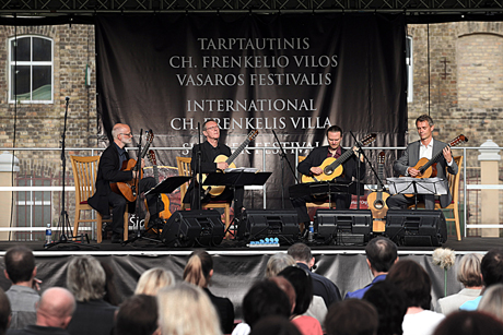 Skambėjo gitaros muzika Skambėjo gitaros muzika