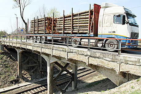 Viadukas griūva Viadukas griūva