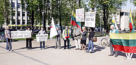 Piketai prieš skalūnus tęsiasi Piketai prieš skalūnus tęsiasi