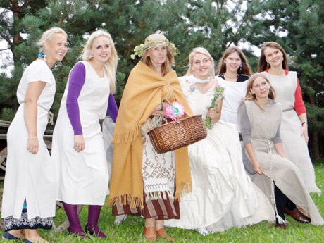 Mergvakariai: tradicijos atgimsta ar išsigimsta Mergvakariai: tradicijos atgimsta ar išsigimsta