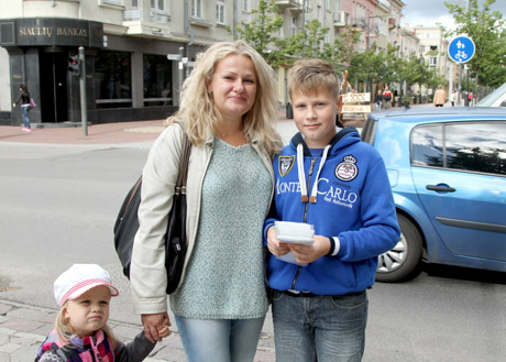 Kiek kainuoja rugsėjo pirmąją išleisti mokinį į mokyklą? Kiek kainuoja rugsėjo pirmąją išleisti mokinį į mokyklą?