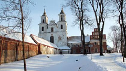 Dažų sluoksniai dengė šimtmečių tapybą