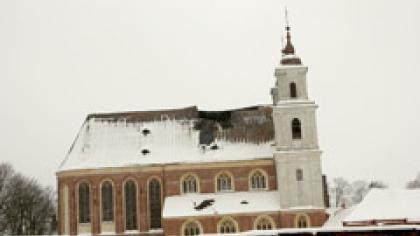 Plyšta Tytuvėnų bažnyčios stogas