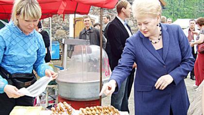 Tulpių šventėje Prezidentę apipylė dovanomis