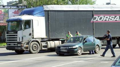 Automobiliai neišsiteko kelyje