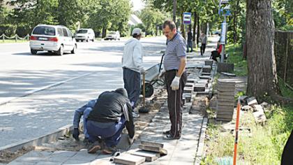 Šiaulių šaligatvius remontuoja pašalpų gavėjai