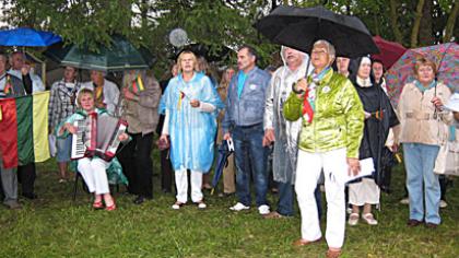 Kelmiškiai pakartojo kelionę į Baltijos kelią