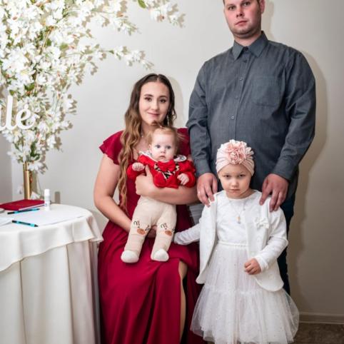 Biržiečių Eglės ir Salvijaus Smolskių šeimą užklupo sunkus išbandymas - pirmagimės dukrelės liga pareikalavo emocinių ir fizinių jėgų. 