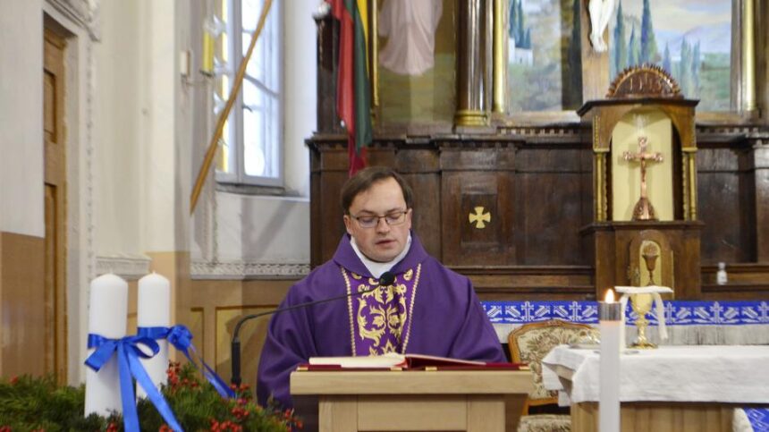 nerijuspapirtis-kunigas11