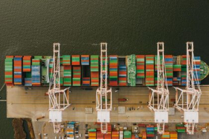 konteineriugabenimasjurakodeljislaikomasvienusaugiausiutransportavimobudu