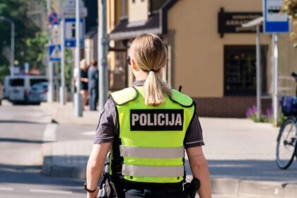 policijaa