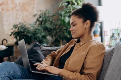 pexels-mikhail-nilov-6893950