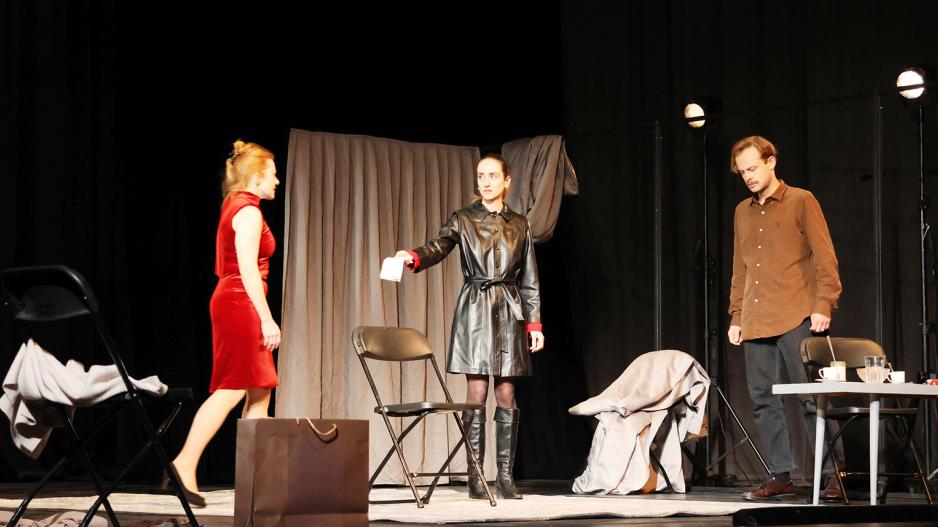 scenaisspektakliomama